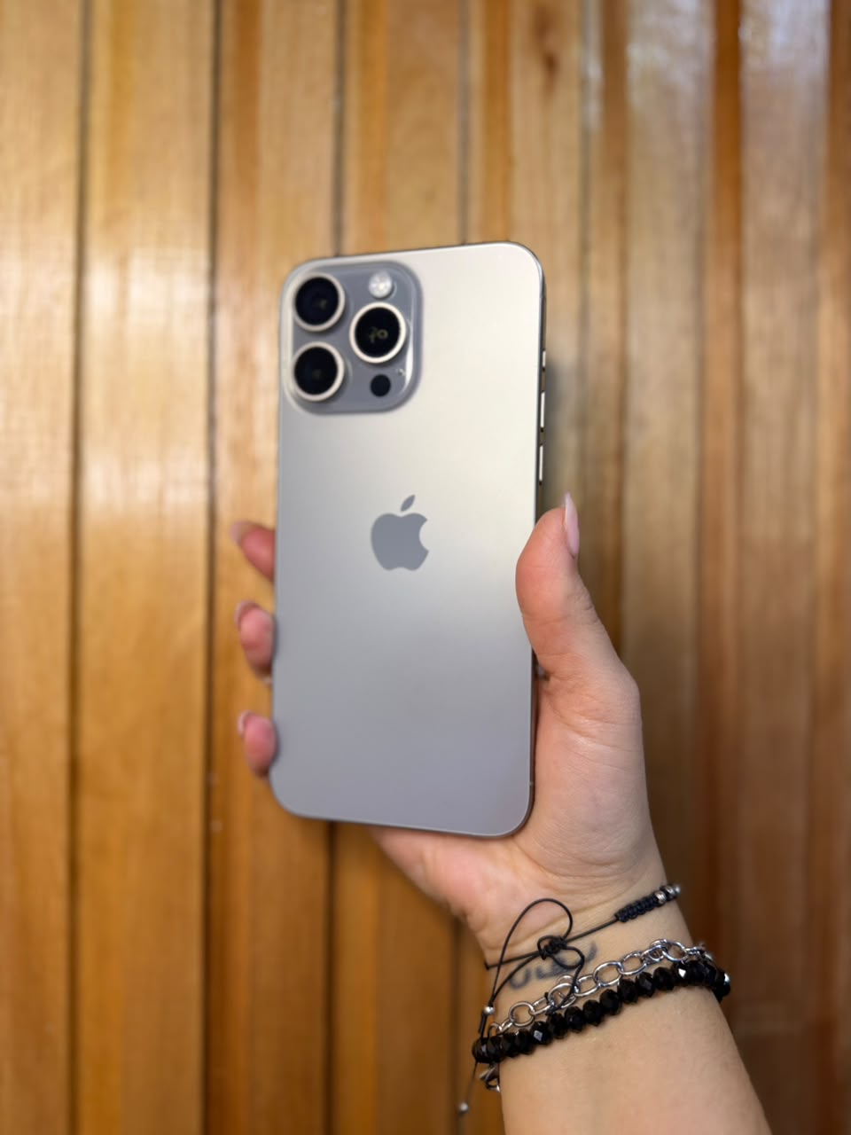 iPhone 16 Pro Max Equipo seminuevo - TechZone Store